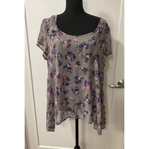 Women's Torrid semi sheer blouse size 0 gray and purple floral design S/L
